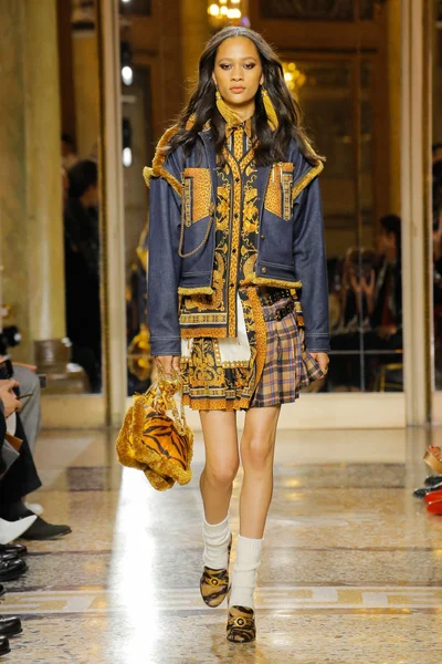 Look 8